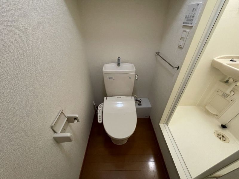 レオパレスＮＡＧＡＫＵＲＡ トイレ