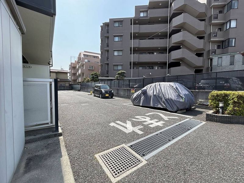 レオパレスユーフォリア 駐車場