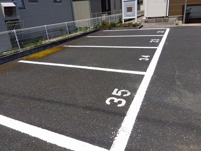 レオパレスフルールⅡ 駐車場