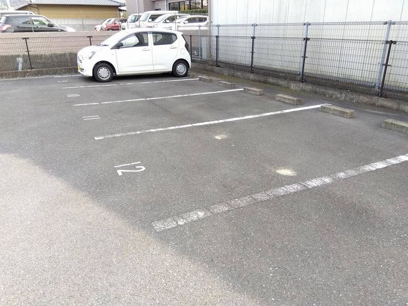 レオパレス松原Ａ 駐車場