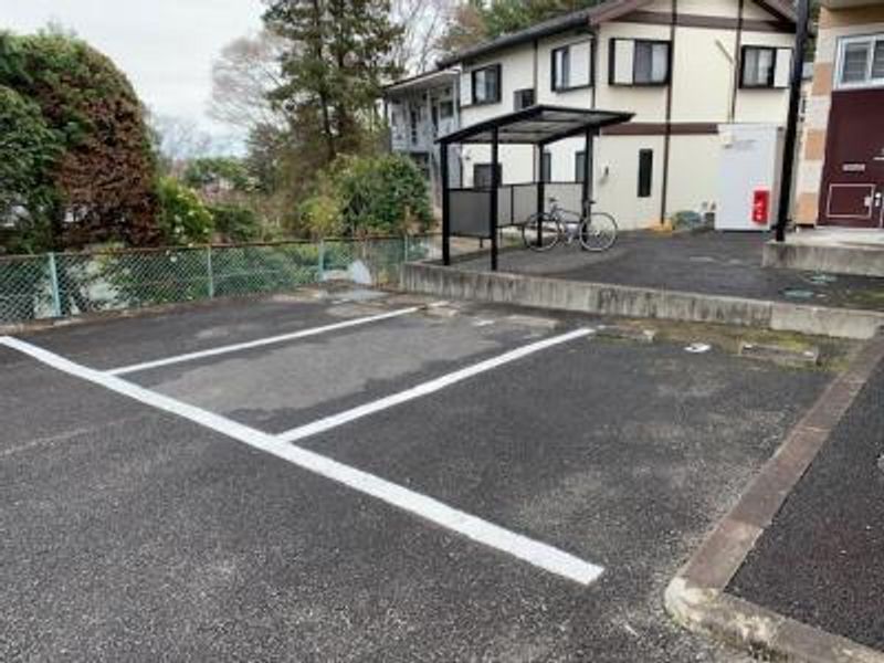 レオパレス忠雅五 駐車場