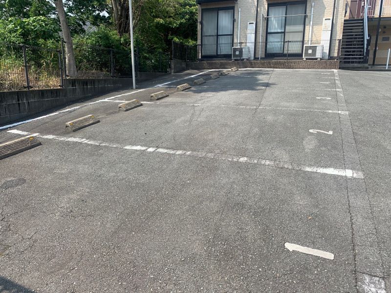 レオパレスサン　グリーン 駐車場