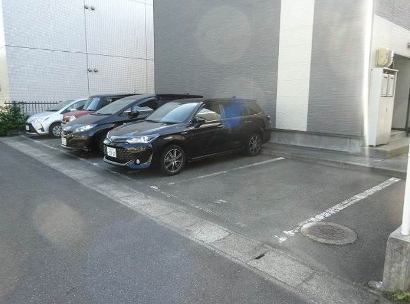 レオパレスティンカーベル 駐車場