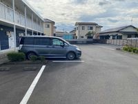 レオパレスシャイン 駐車場