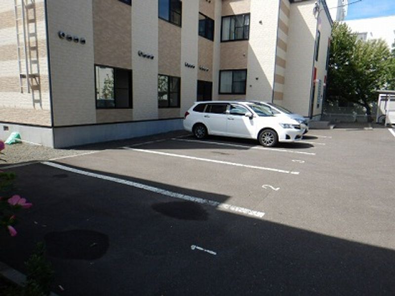 レオパレスモクレン 駐車場