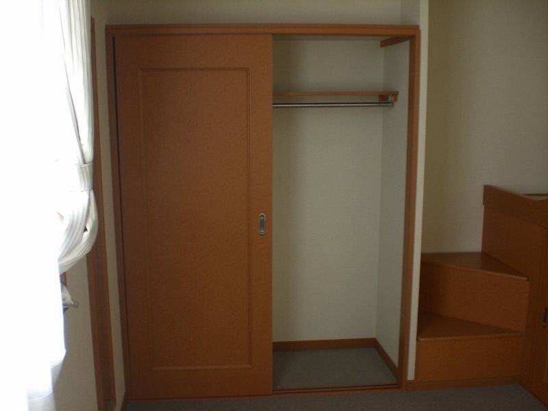レオパレスアゼリア 収納