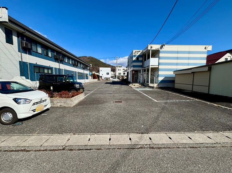 leopalace Libre 2 Parking lot