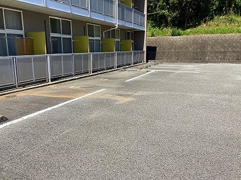レオパレス西神 駐車場