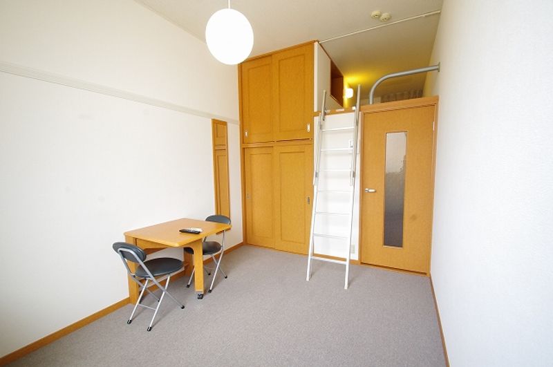 レオパレスメルツェ 居間