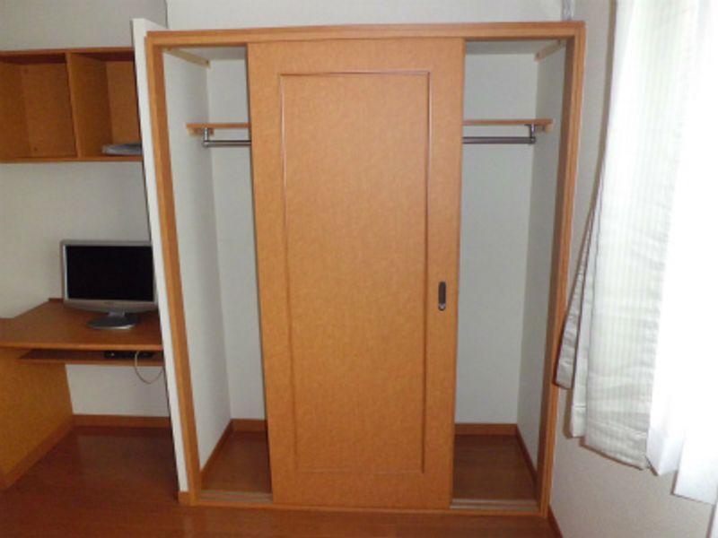 レオパレスかたびら新町　Ⅱ 収納