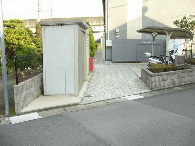 レオパレスグランロッシュ エントランス