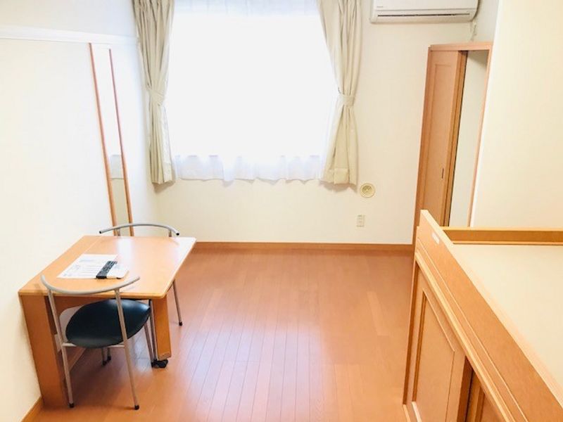 レオパレスカーサ　Ｔ 居間
