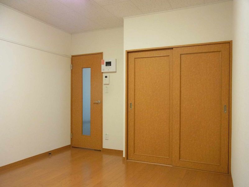 レオパレスイストワール桜本 居間