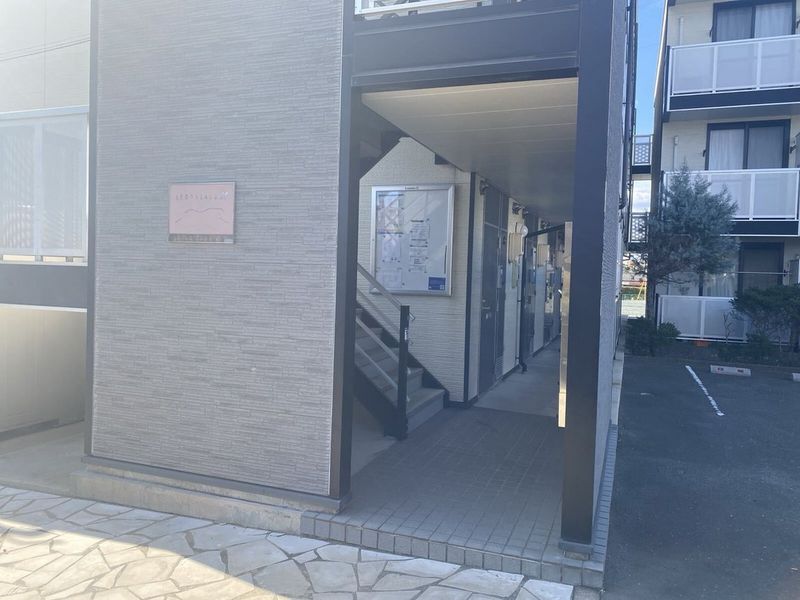 レオパレスエスポ牛川通Ⅲ エントランス