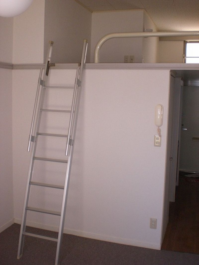 レオパレス幸 居間