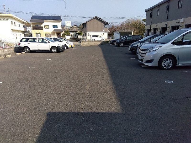 レオパレスアンクル　サム 駐車場