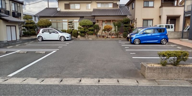 レオパレスナチュラル 駐車場