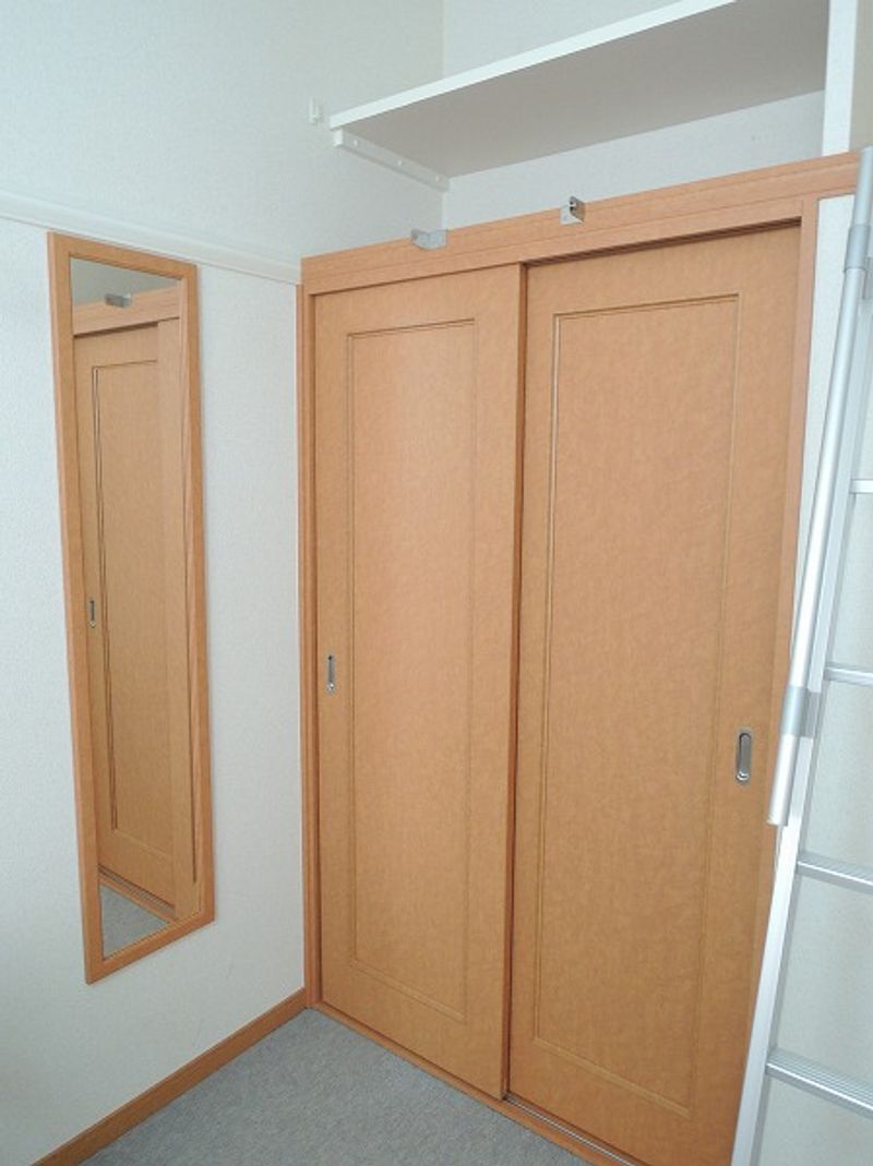 レオパレスベッラステラ 収納