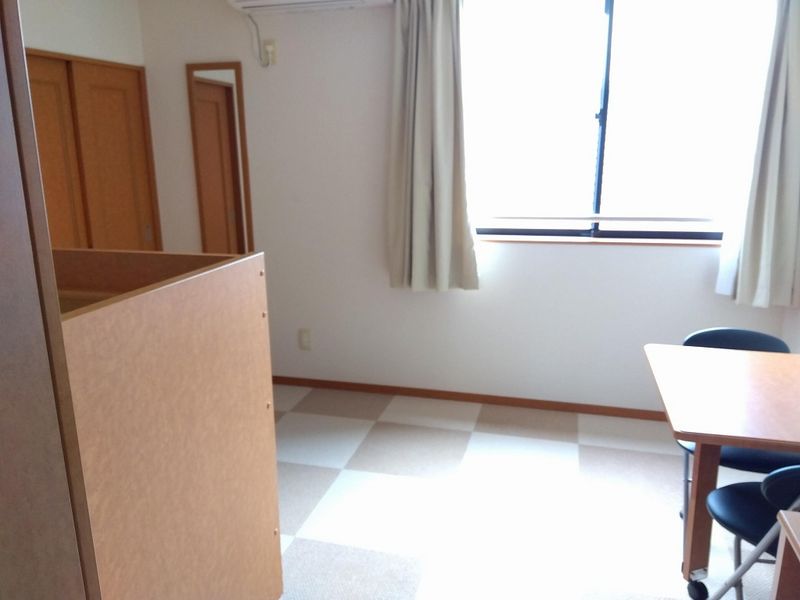 レオパレスさぬき 居間
