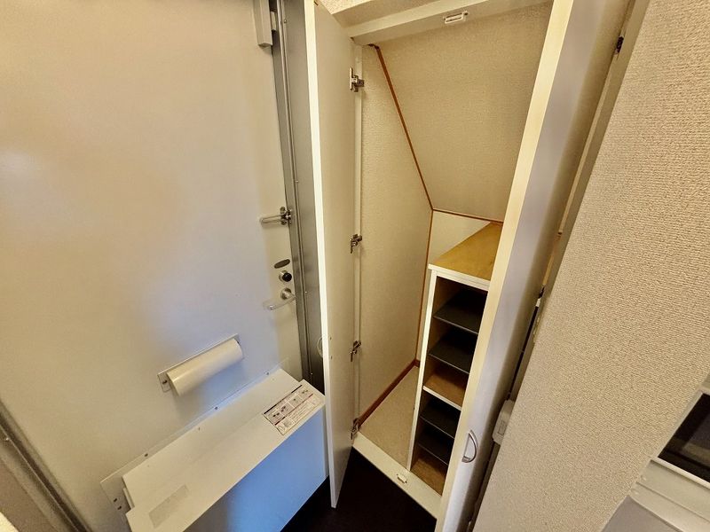 レオパレスユートピア 玄関