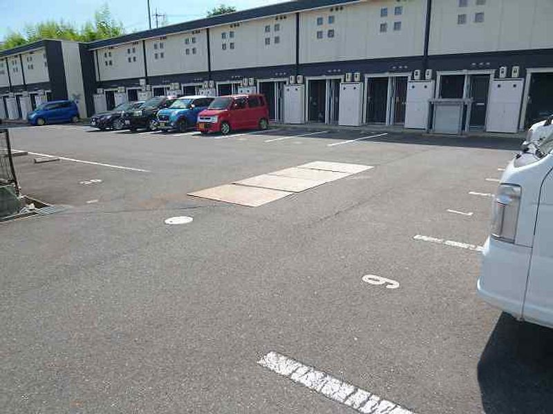 レオネクスト奏 駐車場