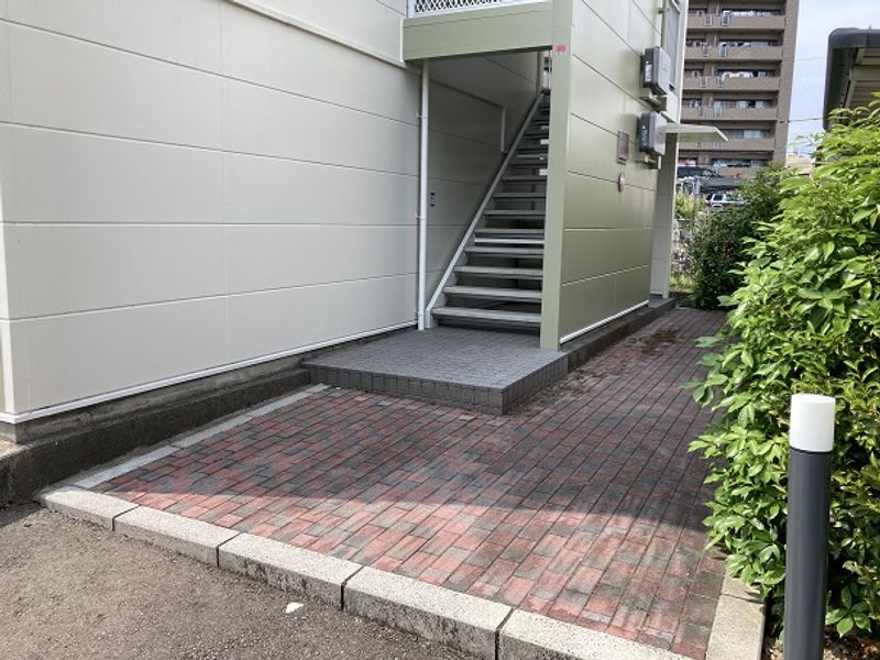 レオパレスＴｓｕｓｈｉｍａ エントランス
