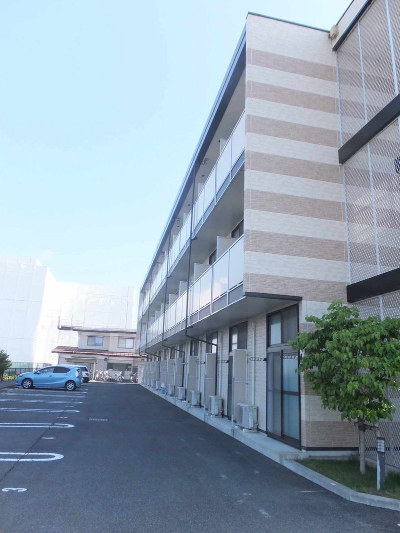 レオパレスラフォーレ長野 駐車場