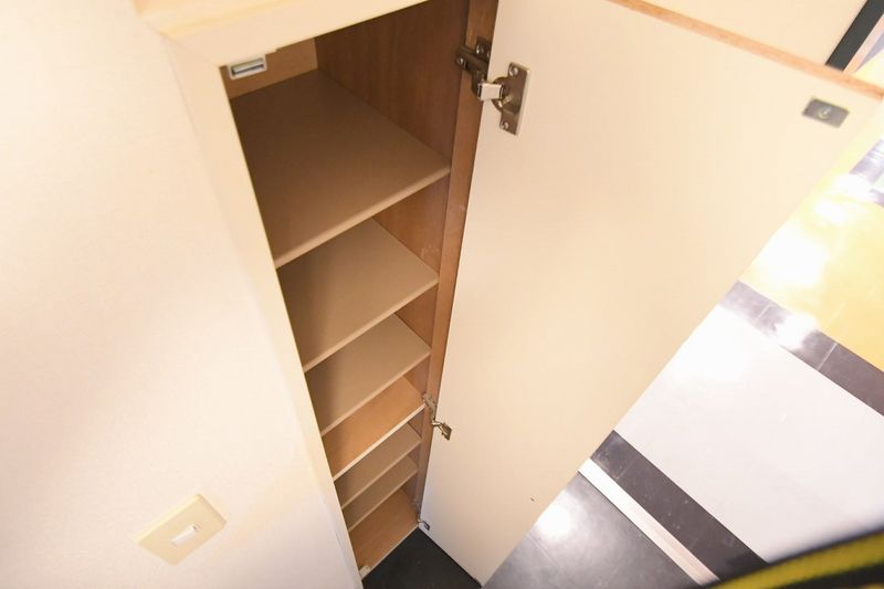 レオパレスＦｌａｔ新栄 収納