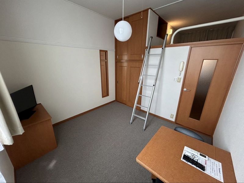 レオパレス艶 居間