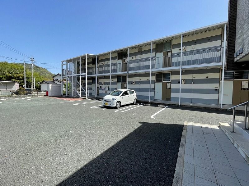 leopalace KAORUII Parking lot
