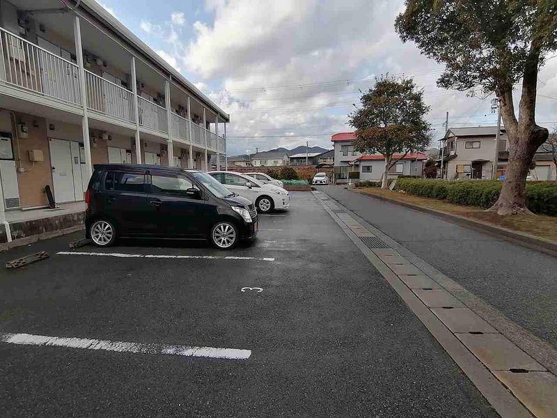 レオパレス感謝 駐車場