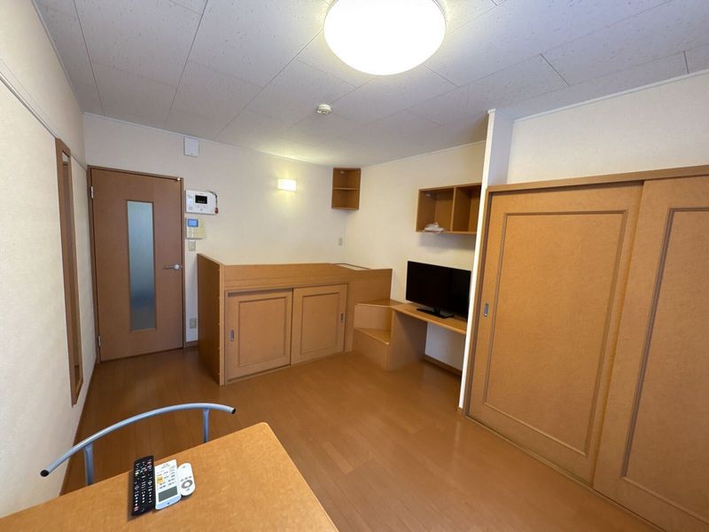 レオパレス有楽 居間