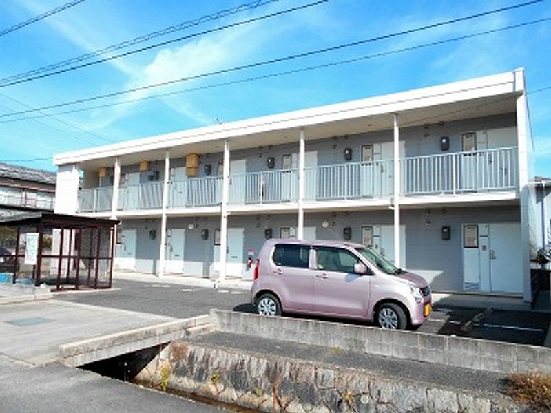 レオパレス大内 玄関