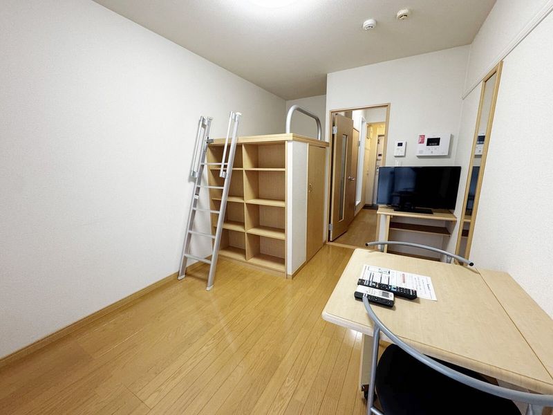 レオパレス紫野 居間