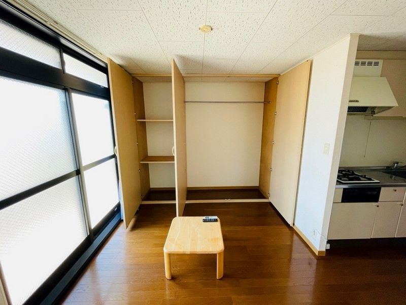 レオパレスＰＥＡＣＥＦＵＬ−Ａ 収納