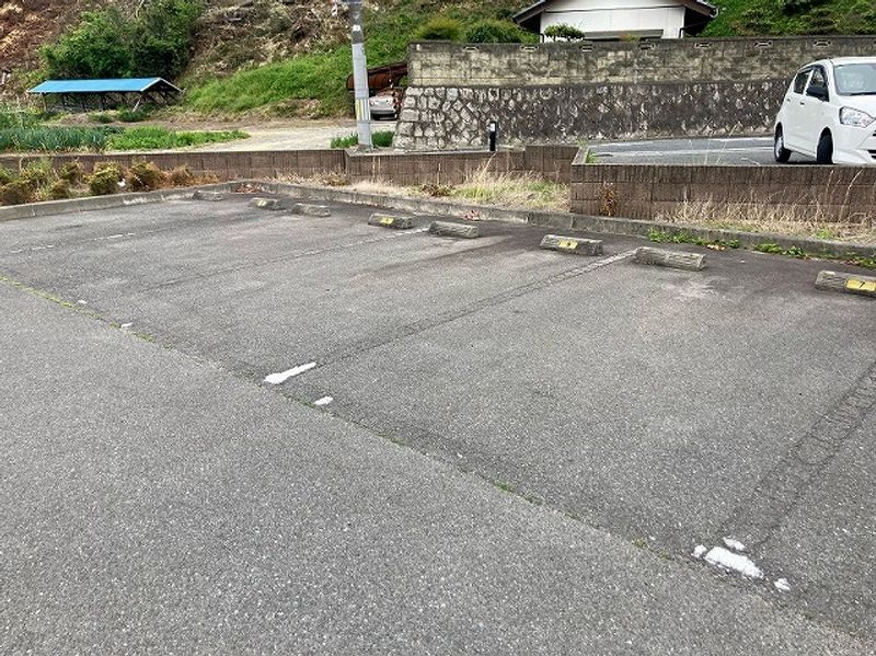 レオパレスグリーンハイツ南白土 駐車場