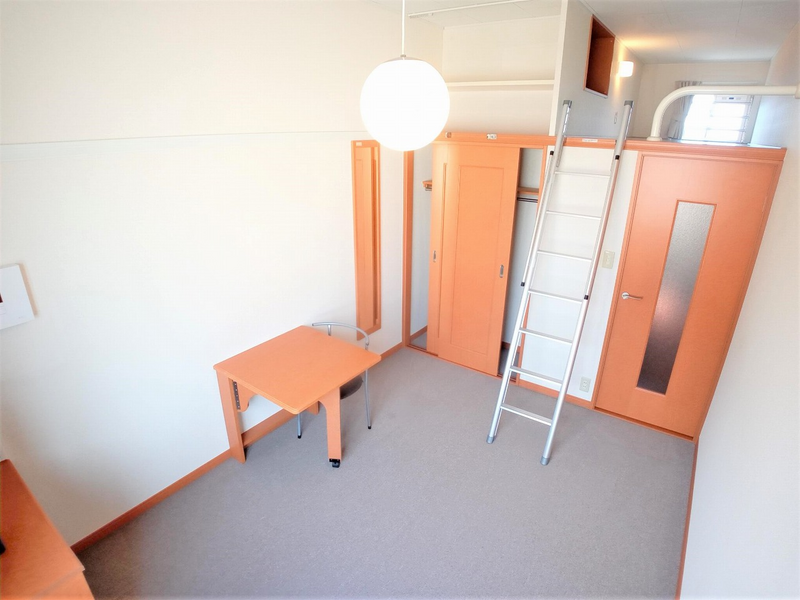 レオパレスジュネスドミール 居間