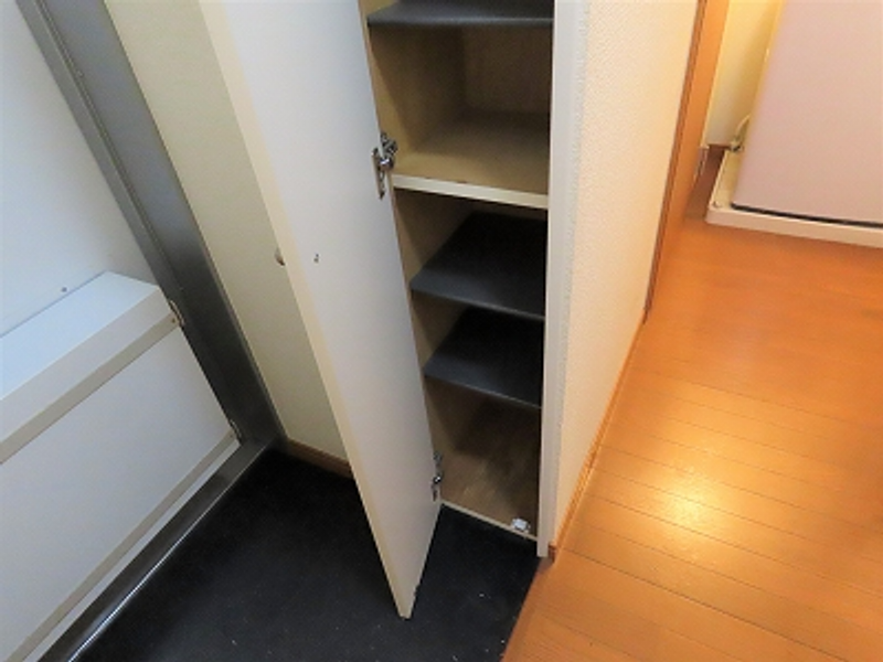 レオパレス平林 玄関