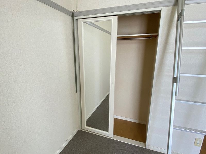 レオパレスネッスル小松 収納