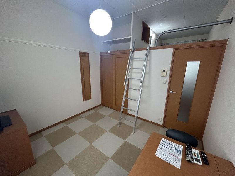 レオパレス響 居間