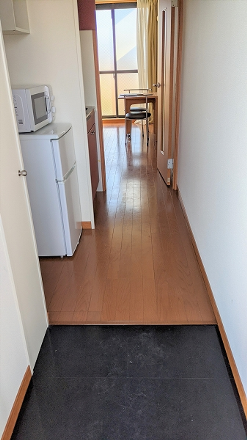 レオパレスやすらぎ 玄関