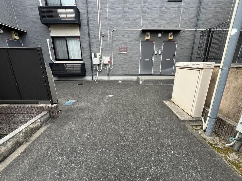 leopalace Hino Entrance