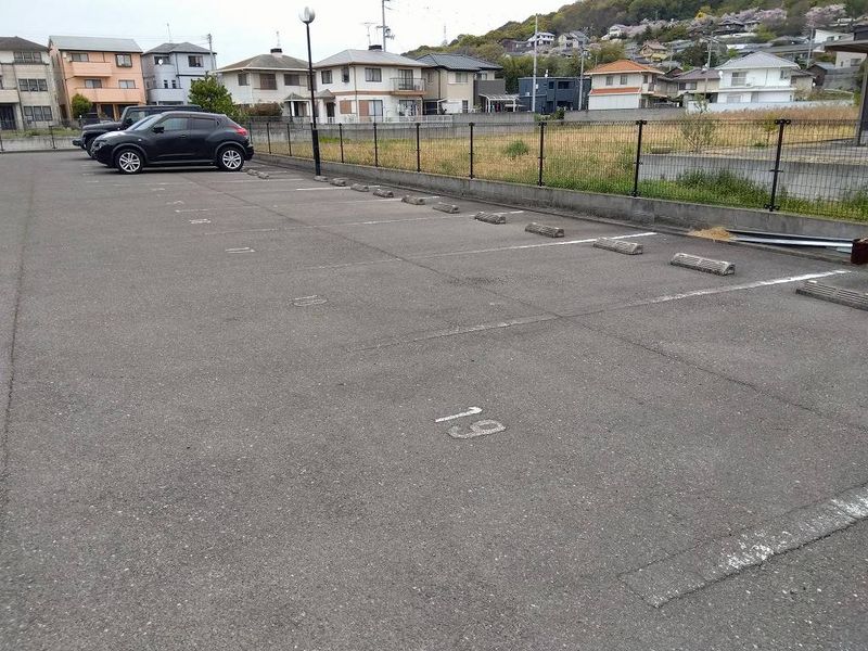 レオパレスオリーブ 駐車場