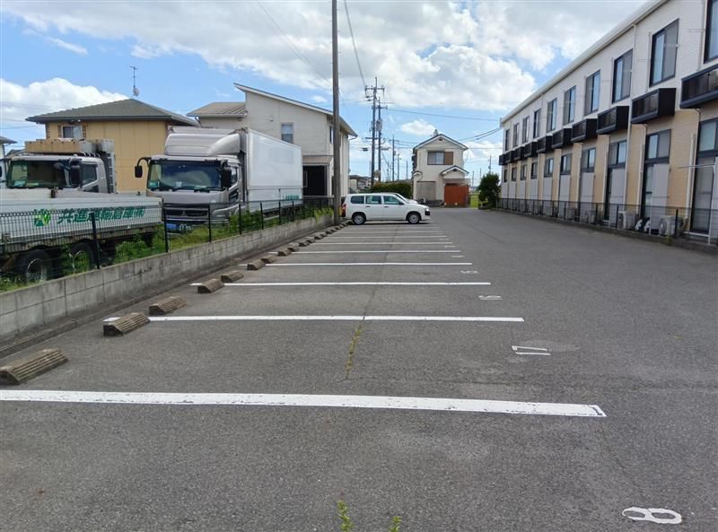 レオパレスセジュール　エム 駐車場