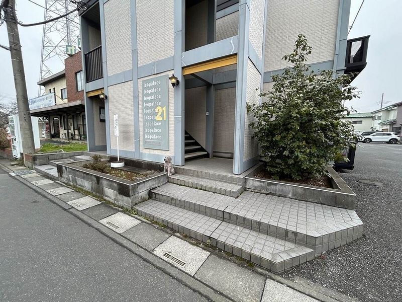 レオパレスシャルマン大塚 エントランス
