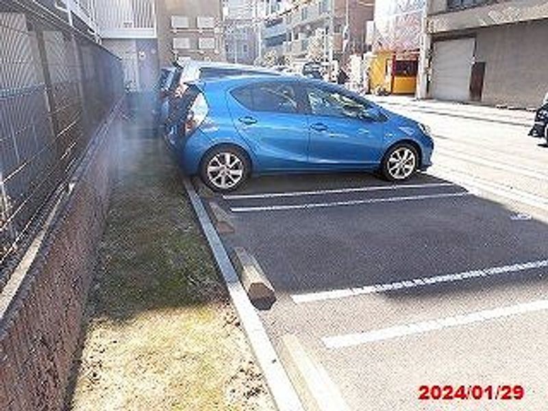 レオパレスインサイド新栄 駐車場