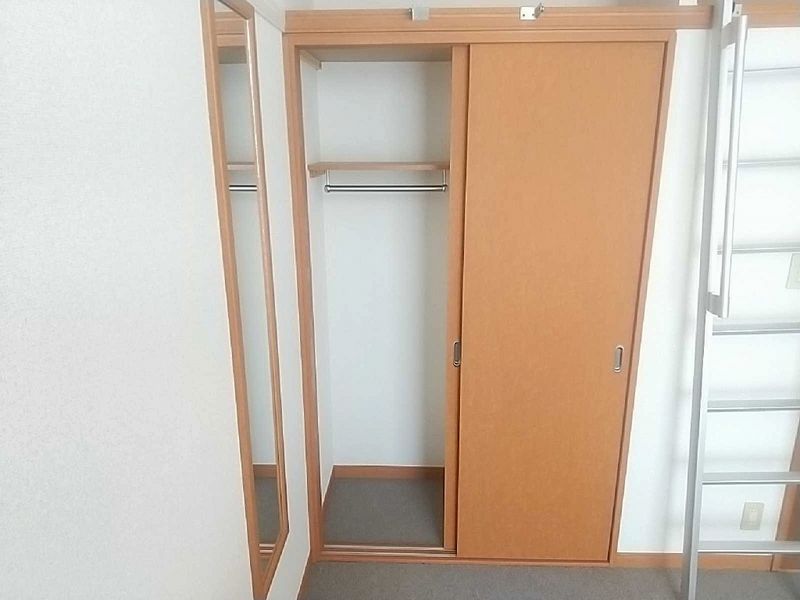レオパレスクレール 収納