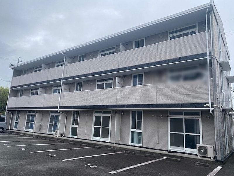 レオパレスＣＲＥＣＥＲ 外観