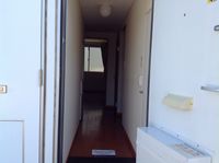 レオパレスコゥジィーＢ 玄関