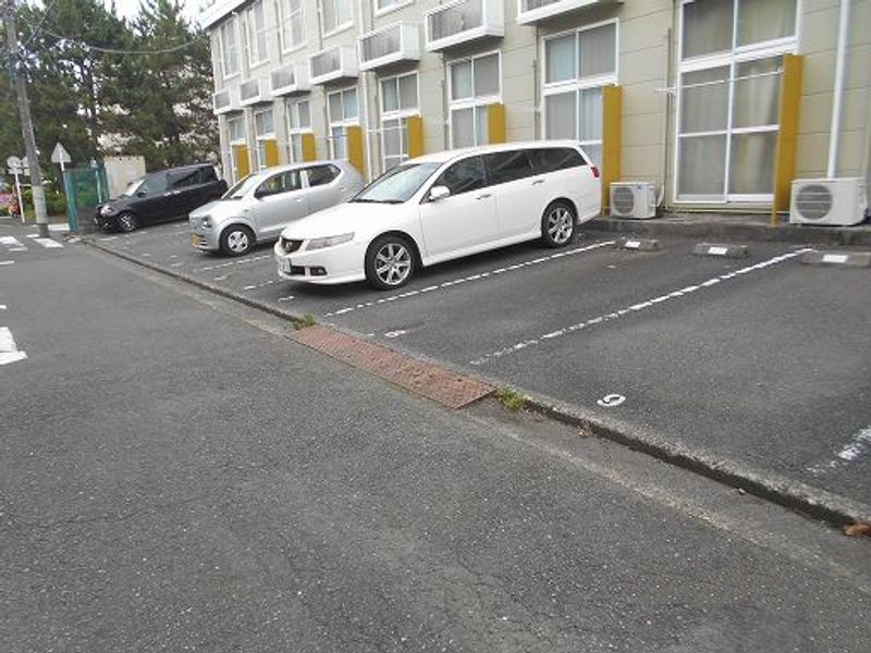 レオパレスファウィステリアⅡ 駐車場